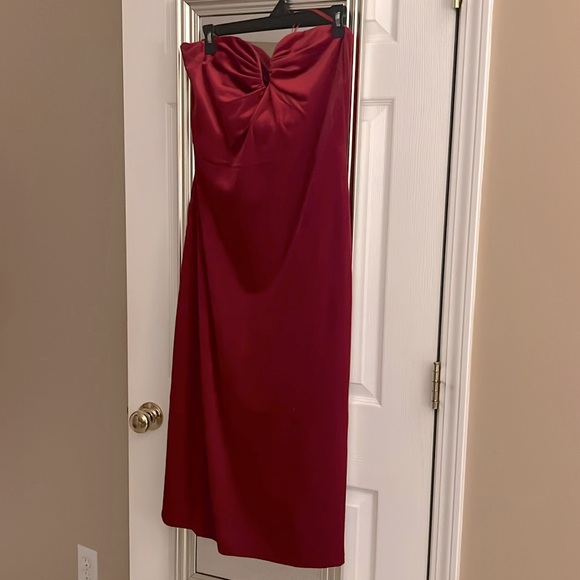 CHRISTMAS 🎄 time, Strapless RED velvet Midi dress - Picture 3 of 3